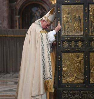 Pope Francis closed the Holy Door of the Vatican Basilica concluding the Holy Year of Mercy.