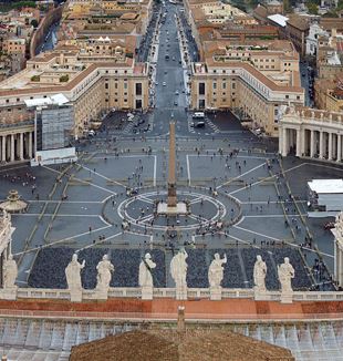 St. Peter's Square. Wikimedia Commons