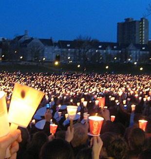 Virginia Tech massacre candlelight vigil. Via Wikimedia Commons 