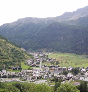 La Thuile, Italy. Wikimedia Commons