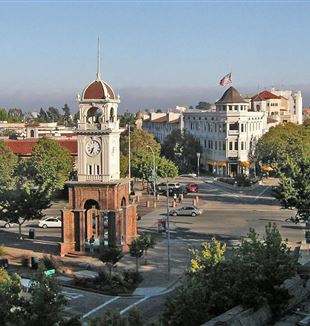 Downtown Santa Cruz. Wikimedia Commons