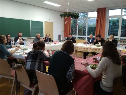 Fr. Carrón in conversation with the teachers and board of the Misha de Vries primary school 