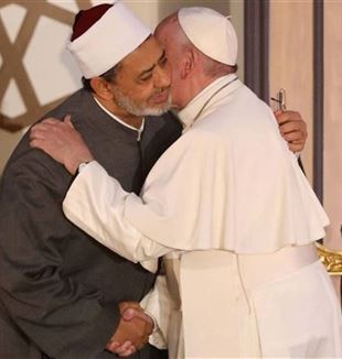 Pope Francis embraces Ahmed al-Tayeb, Grand Imam of al-Azhar, during his Egypt visit.