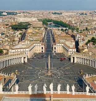 St. Peter's Square, Vatican City. Photo by David Iliff. License: CC-BY-SA 3.0