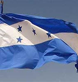 Flag of Honduras. Photo by Honduras y el Mundo via Wikimedia Commons