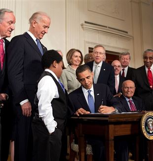 Obama signs health care bill. Photo by Pete Souza via Wikimedia Commons