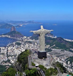 Christ the Redeemer overlooking Rio De Janeiro. Wikimedia Commons