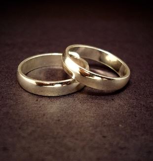 Wedding Rings. Photographer Jeff Belmonte via Wikimedia Commons