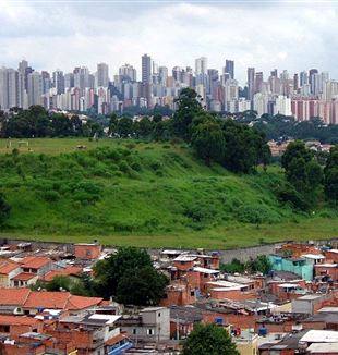 Favela Jaqueline, São Paulo, Brasil. Photo by Dornicke via Wikimedia Commons