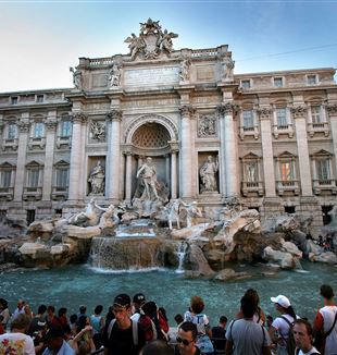 The Trevi Fountain. Wikimedia Commons