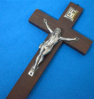 Crucifix. Public Domain CC0