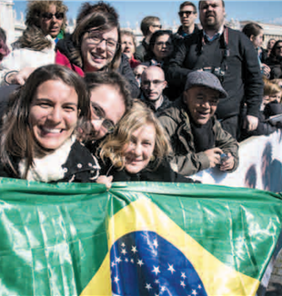 The CL Brazil Community in St. Peter's Square. Traces