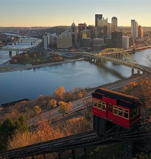 Downtown Pittsburgh. Photo by Dllu via Wikimedia Commons