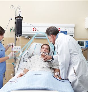Clinicians in Intensive Care Unit. Wikimedia Commons