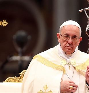 Pope Francis with Crucifix. Flickr