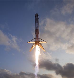 Falcon 9 first stage landing. Photo by Official SpaceX Photos. CC0