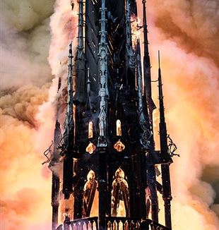 Notre Dame spire on fire. Photo by LEVRIER Guillaume via Wikimedia Commons. 