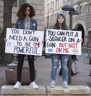 March for Our Lives Penn Ave Protest. Photo by Mobilus in Mobili via Flickr. CC BY-SA 2.0