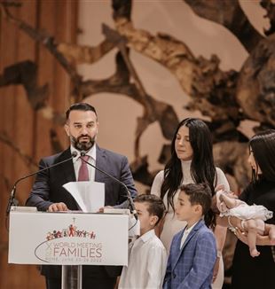 Danny and Leila Abdallah during their speech in the Aula Nervi (Photo: World Meeting of Families 2022