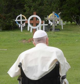 Pope Francis at the cemetery in Maskwacis (Photo: Catholic Press Photo)