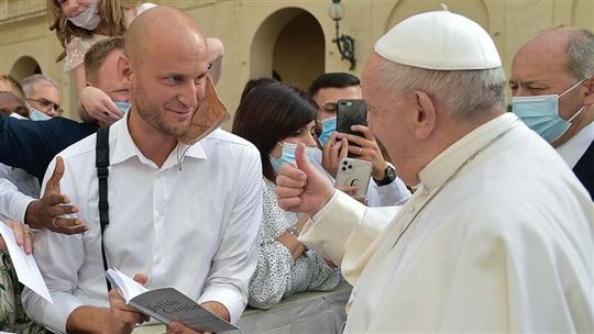 David Macek gives Pope Francis a copy of ''Education. Communicating One's Self''