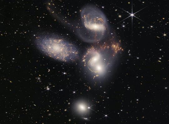 The five galaxies of Stephan's Quintet (©NASA)