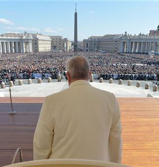 Pope Francis in St. Peter's Square (Photo: Catholic Press Photo)