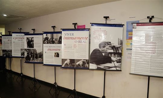The exhibition on Don Giussani set up at the entrance to the Praia Vermelha campus