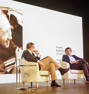 Davide Prosperi during the dialogue with Rafael Gerez (Photo: EncuentroMadrid)