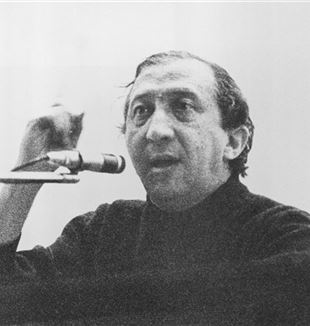 Fr. Giussani in Riccione in 1973 (Photo: Fraternity of CL)