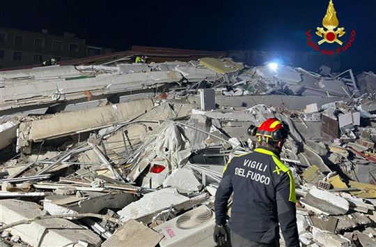 xItalian firefighters among the rubble in Antioch (Photo: Ansa)