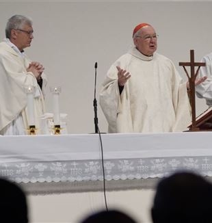 Cardinal Kevin Joseph Farrell celebrates Mass at the CL Fraternity Exercises. Rimini, April 15, 2023 (Photo: Roberto Masi/Fraternity CL)