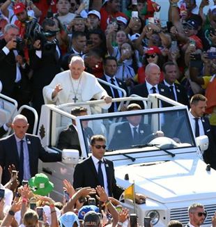 The Pope in Lisbon (Catholic Press Photo)