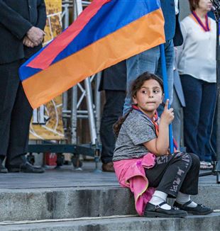 A girl with an Armenian flag during a demonstration in Yerevan, Armenia, to support the enclave in Nagorno-Karabakh (Ansa-Zumapress)