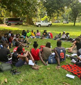The picnic with the Uganda young people in Entebbe