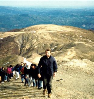 Enzo on a hike to Mount Cusna, in the Apennines of Reggio Emilia (Photo by Enzo Piccinini Foundation)