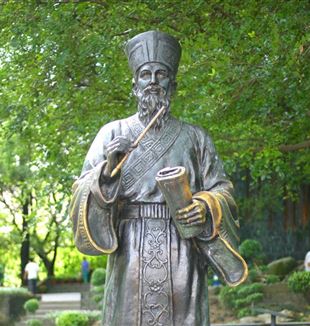 The statue of Matteo Ricci in the city center of Macau (Photo: Wikimedia Commons)