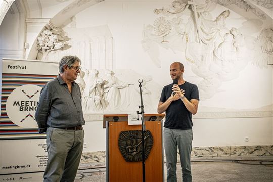David Macek presents the meeting with Walter Ottolenghi (Photo: Giovanni Dinatolo)