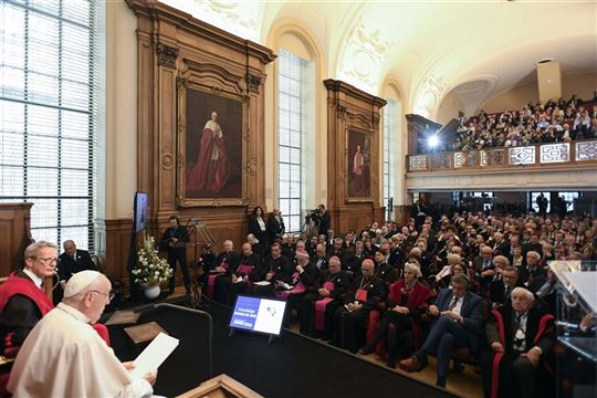 The meeting with university professors (Photo: Catholic Press Photo/Vatican Media)