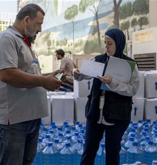  Water distribution in Beirut (Photo: F.Volpi/Avsi)